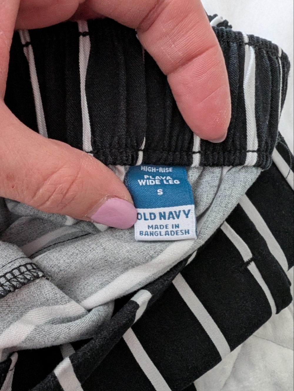 LIKE NEW Old Navy Playa Wide Leg Pants, Black Stripes, Size Small - Picture 9 of 9